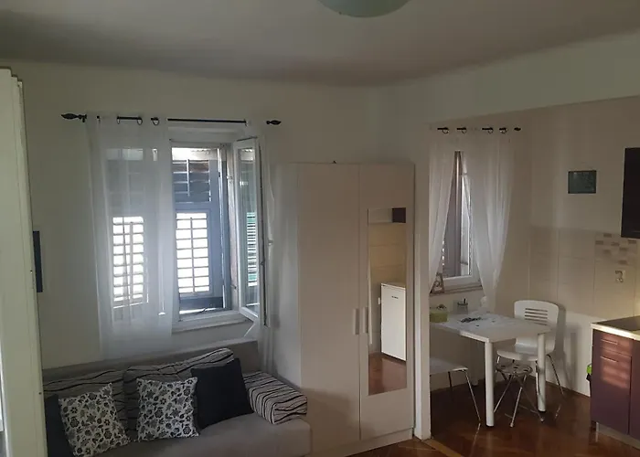 Finta Center * Split