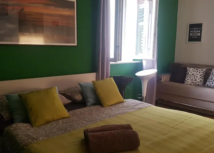 Daire Finta Center Split